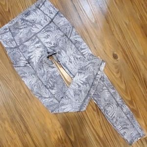 EUC LULULEMON 7/8 FAST & FREE TIGHTS